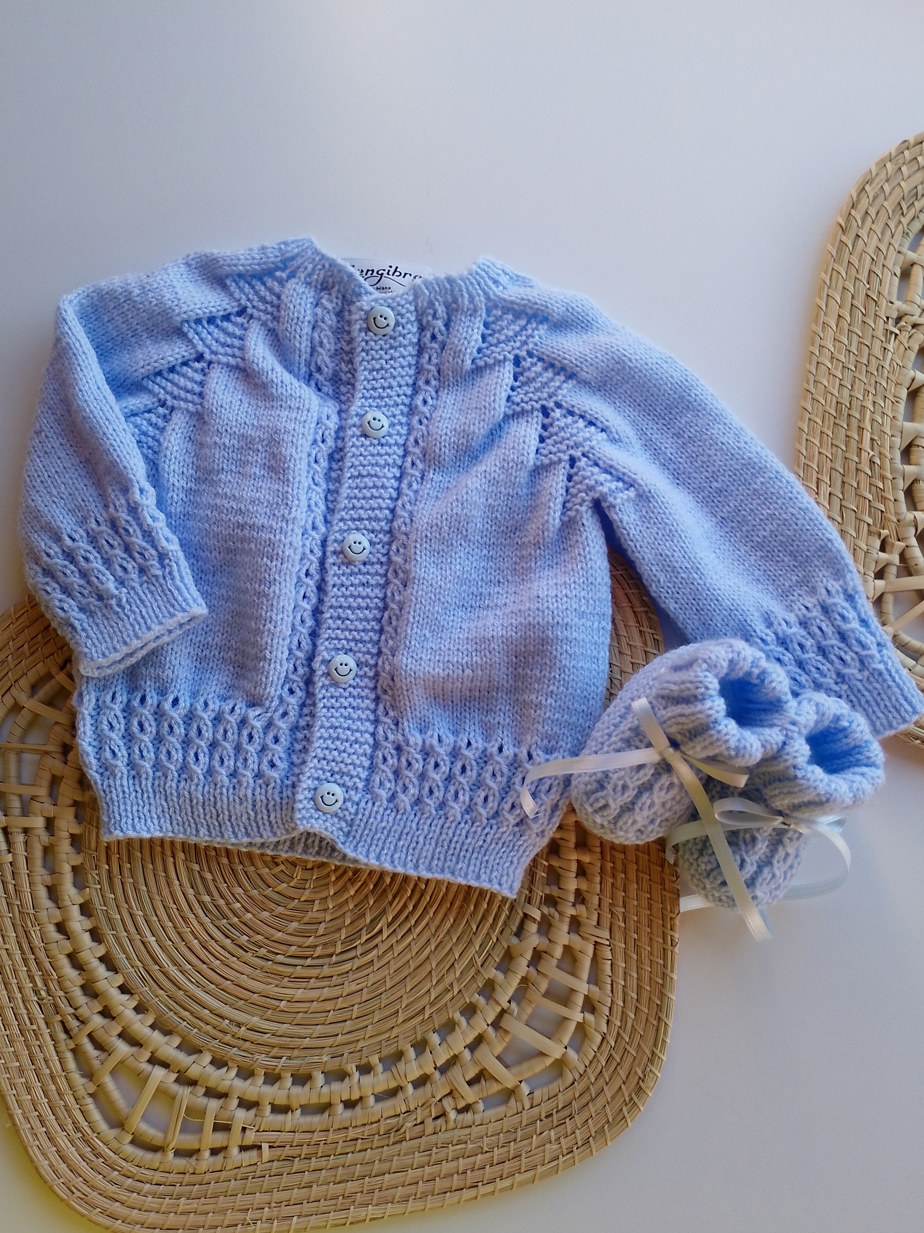 Set saco escarpines celeste bebé artesanal