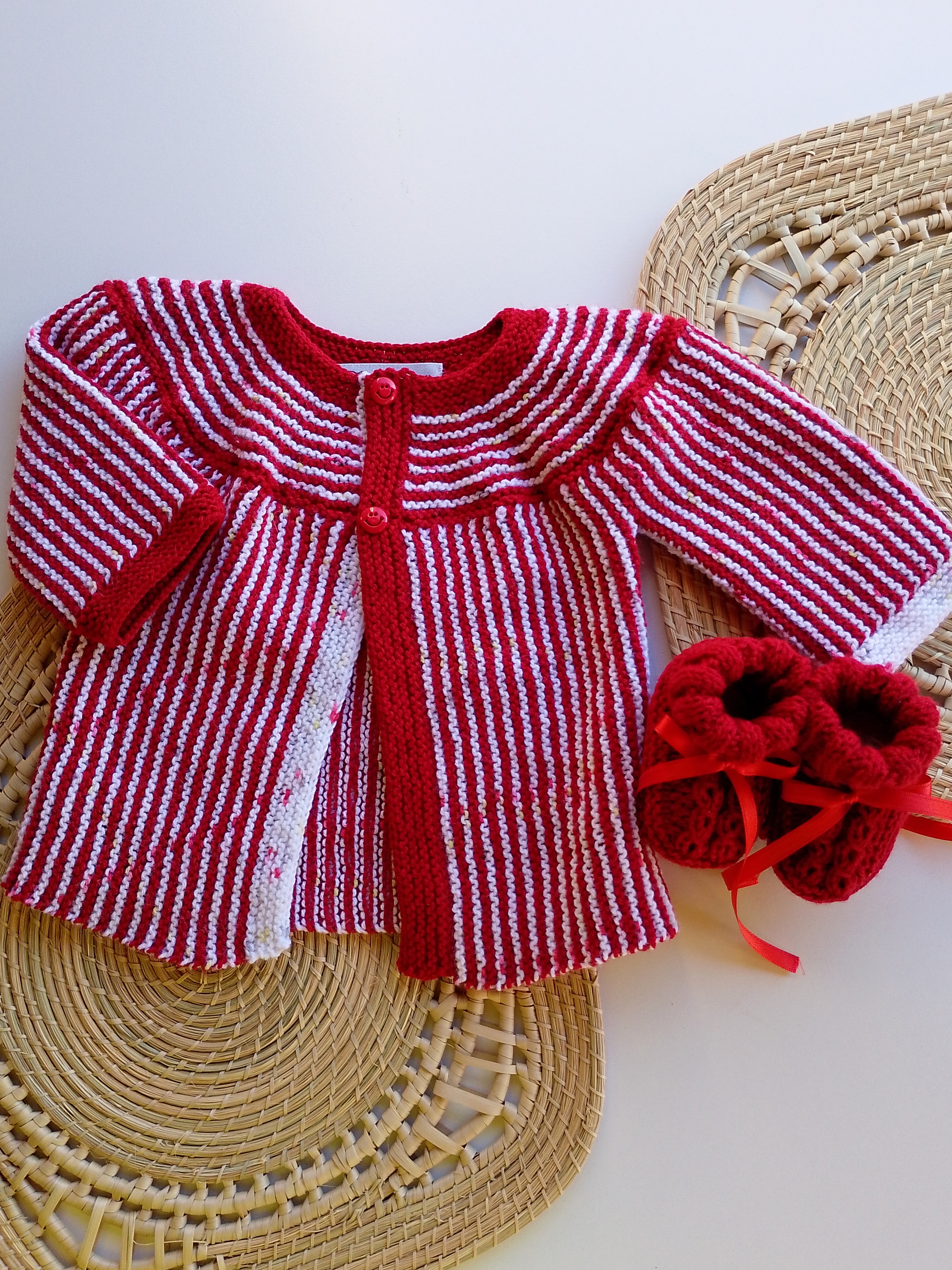 Saco escarpines rojo rayas bebé artesanal