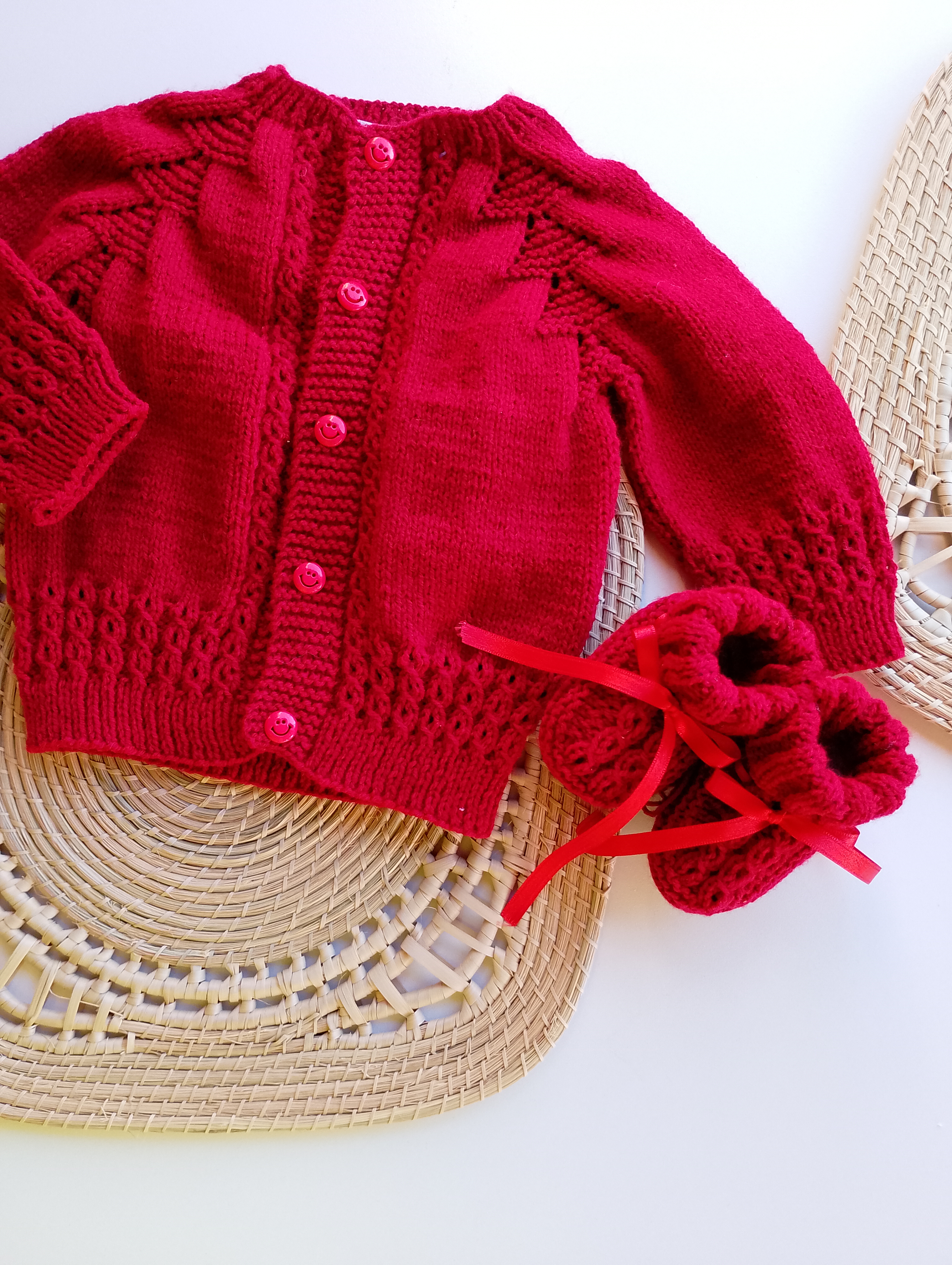 Saco escarpines rojo bebé tejido artesanal